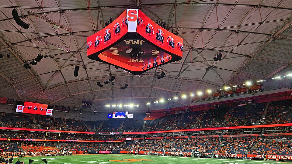 Vista aérea de un estadio lleno durante un partido de la MLS