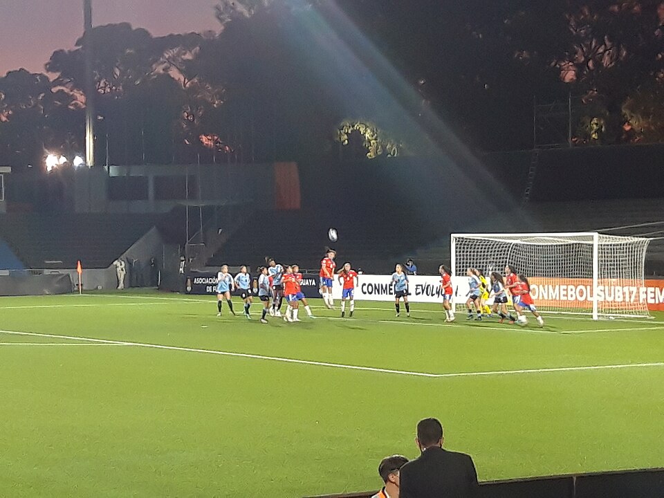 Saque de esquina en un partido profesional